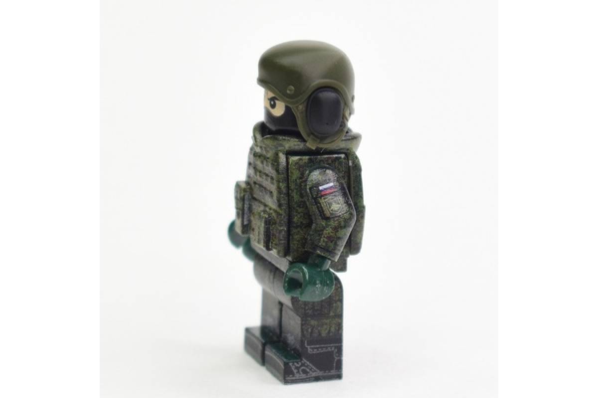 Tanker helmet from the Ratnik set. Green with black earmuffs